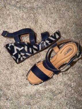 Born Sudo Platform Wedge Sandal Size 11 Navy and White